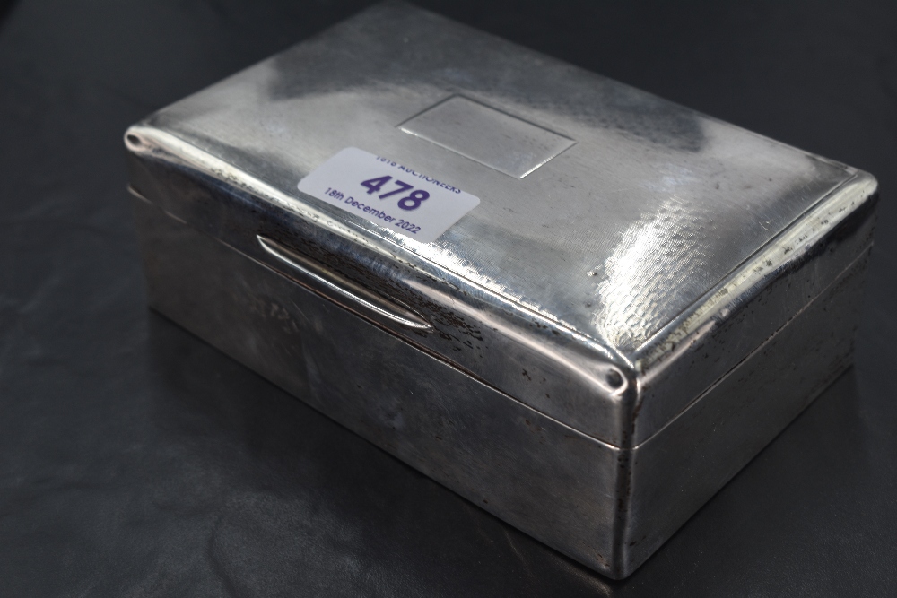 An Edwardian silver cigarette box, of hinged rectangular form with engine-turned decoration and - Image 3 of 3