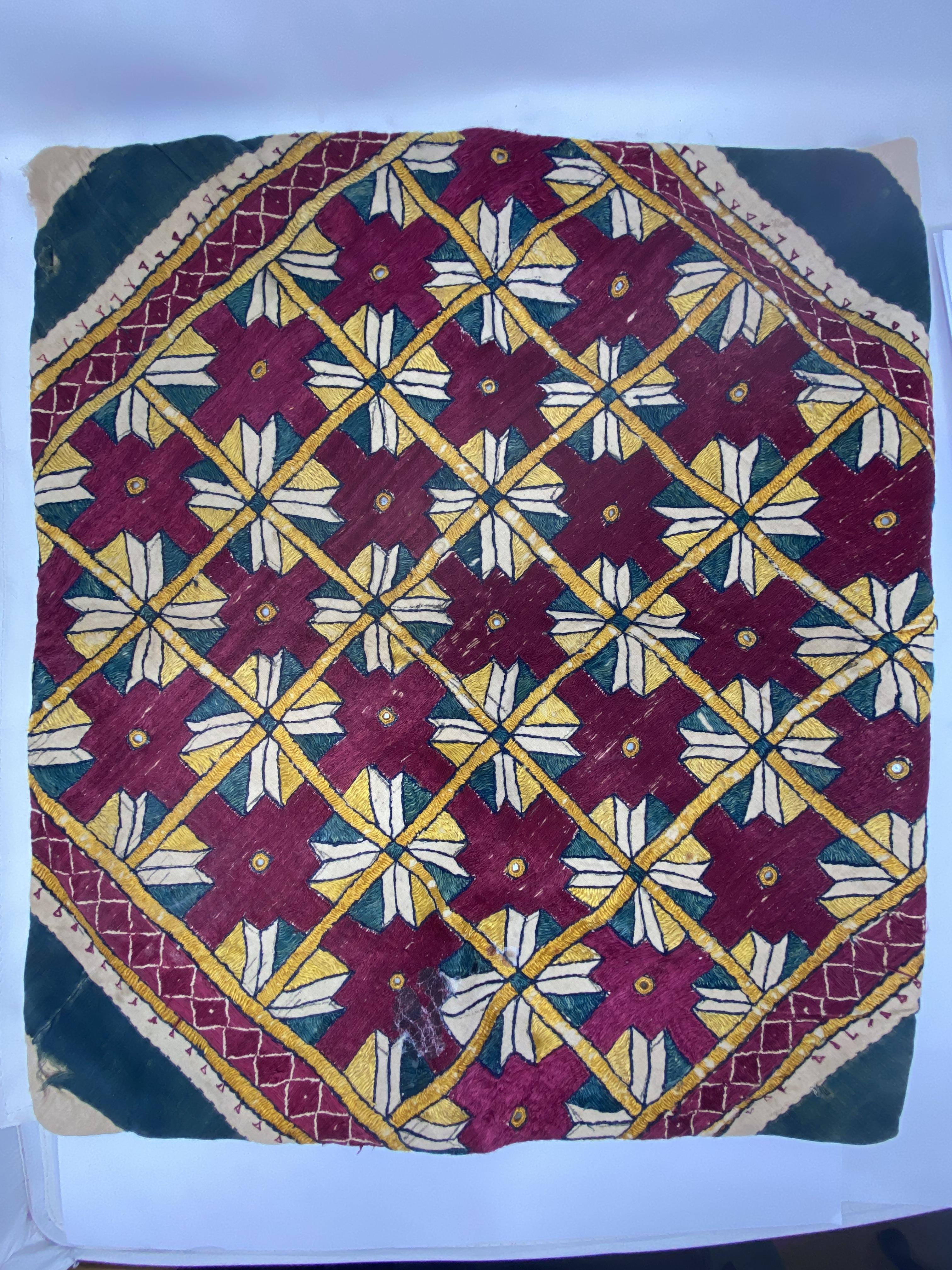 FIVE INDIAN TEXTILES, 19TH / 20TH CENTURIES - Image 4 of 5