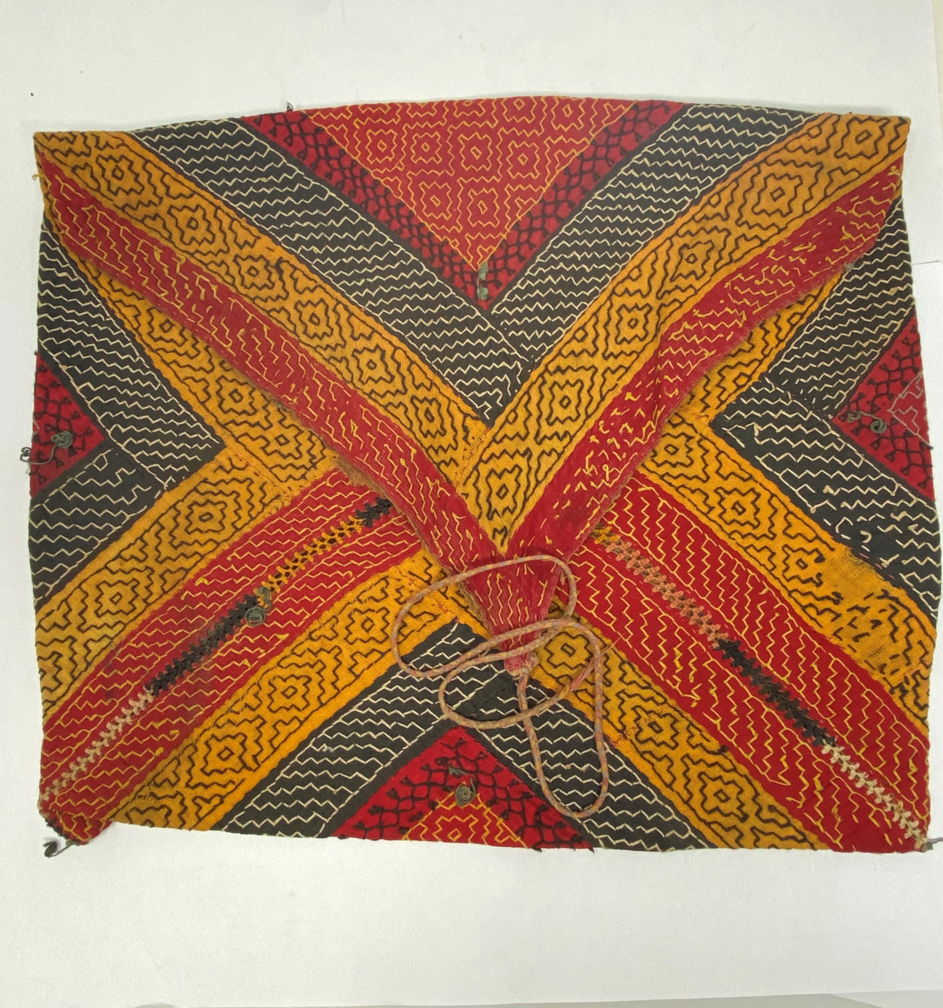 FIVE INDIAN TEXTILES, 19TH / 20TH CENTURIES - Image 2 of 5