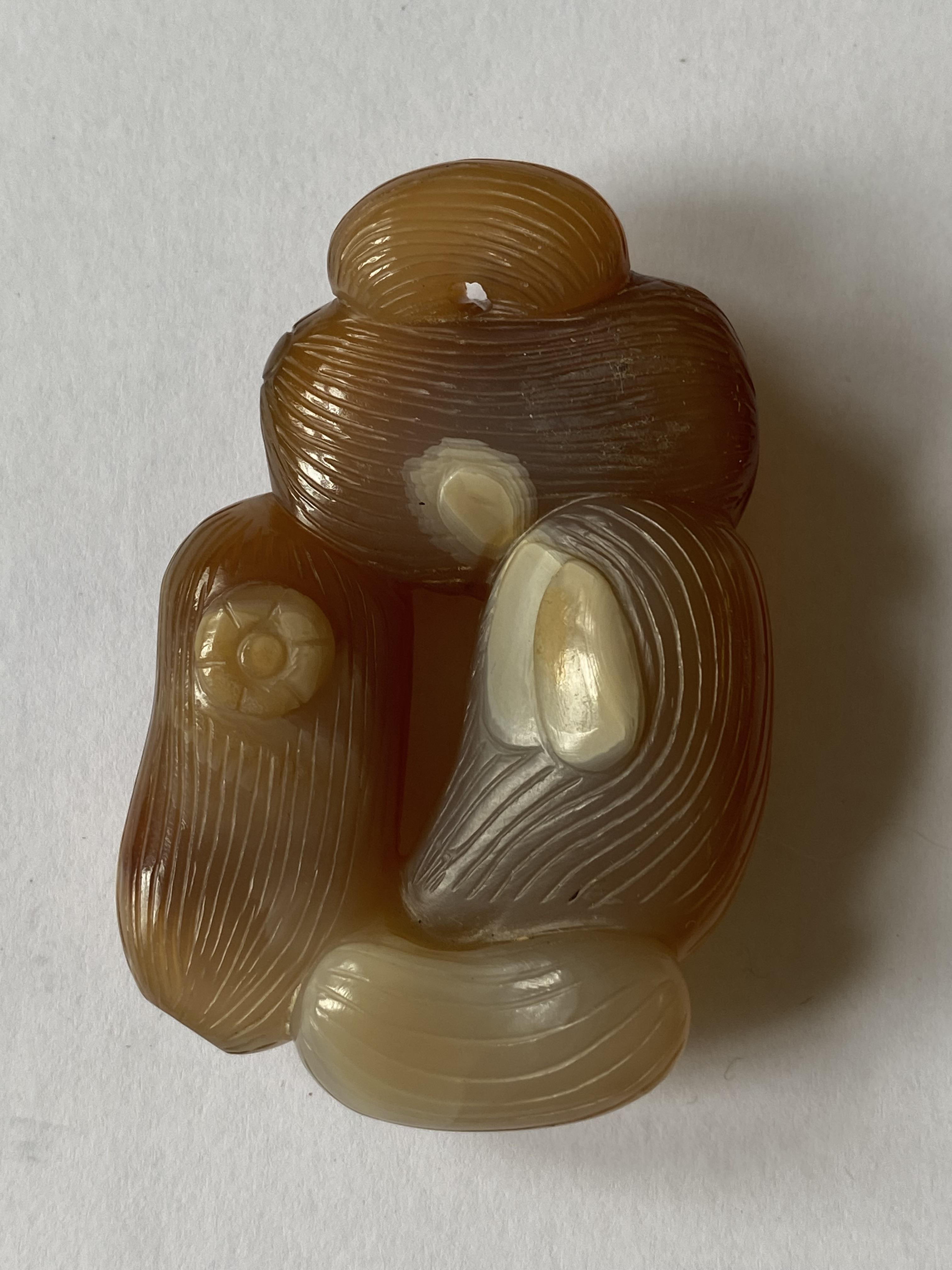A CHINESE AGATE 'PEANUT AND JUJUBEE' CARVING, QING DYNASTY, 19TH CENTURY - Image 3 of 5