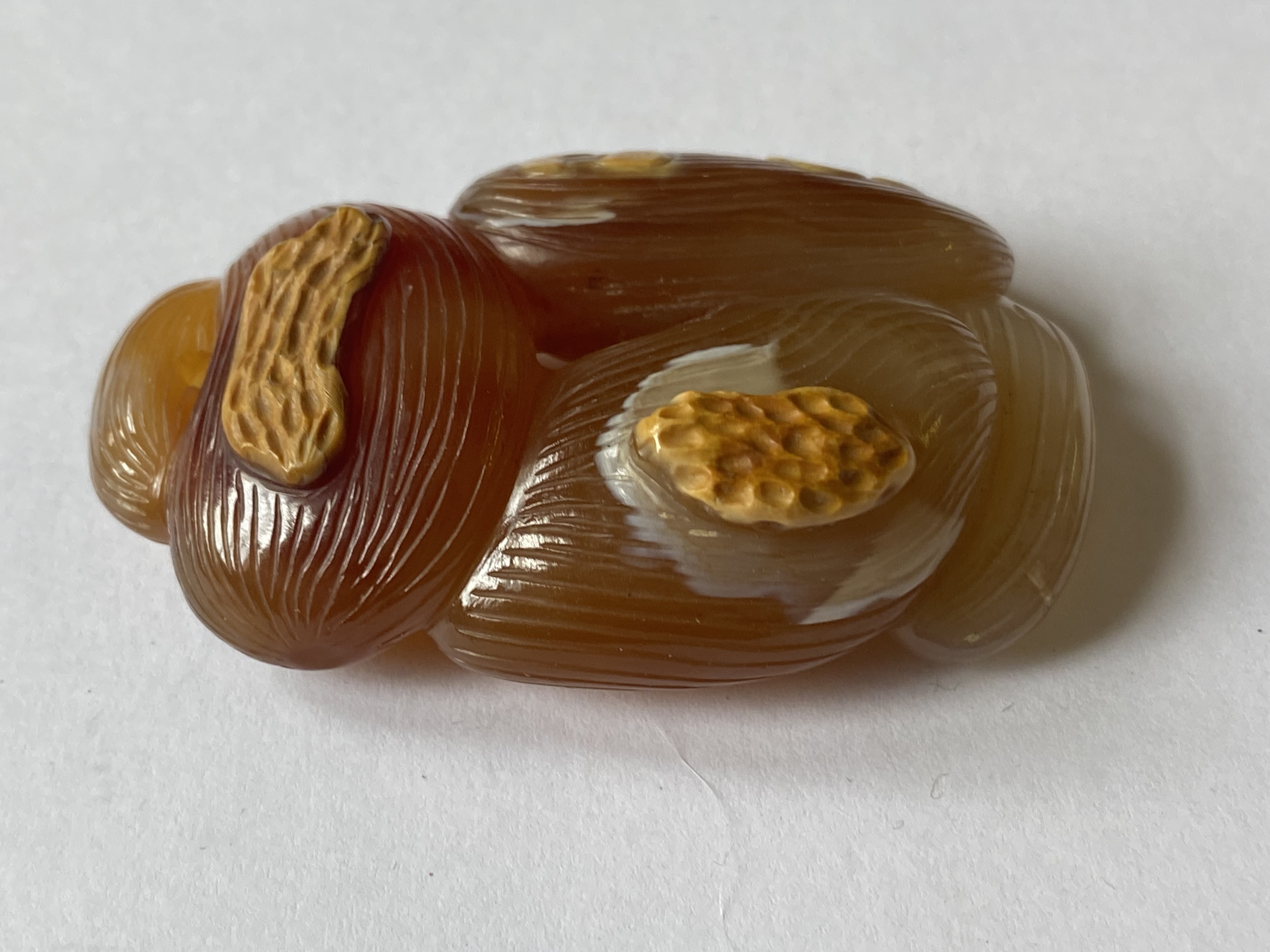 A CHINESE AGATE 'PEANUT AND JUJUBEE' CARVING, QING DYNASTY, 19TH CENTURY - Image 5 of 5