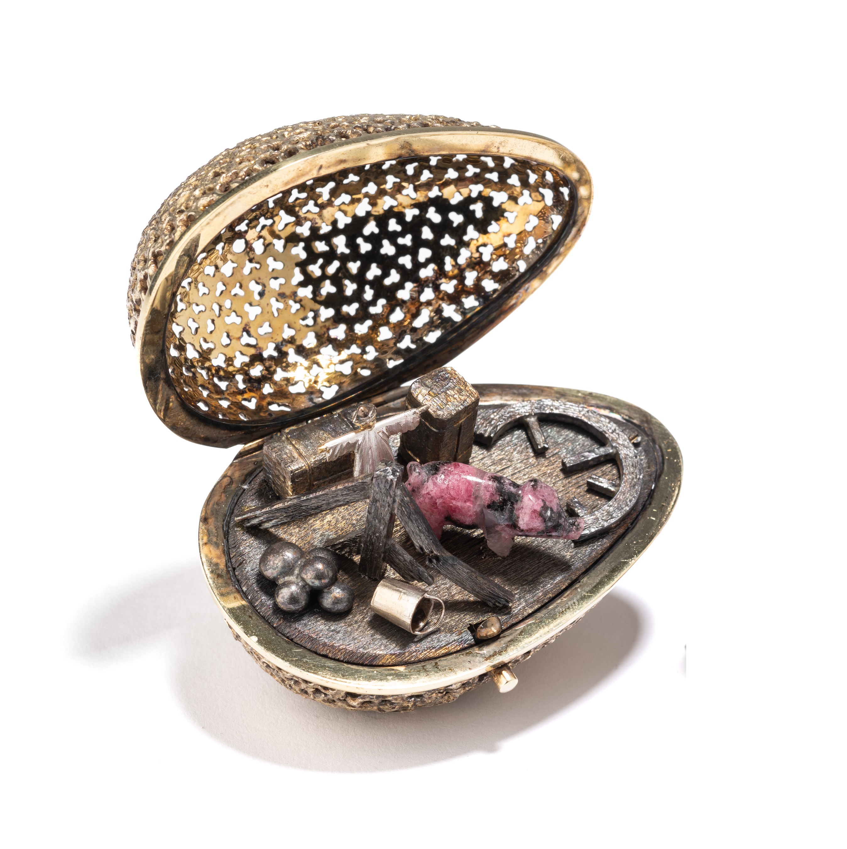 A SILVER-GILT SURPRISE EGG, STUART DEVLIN, LONDON, 1977