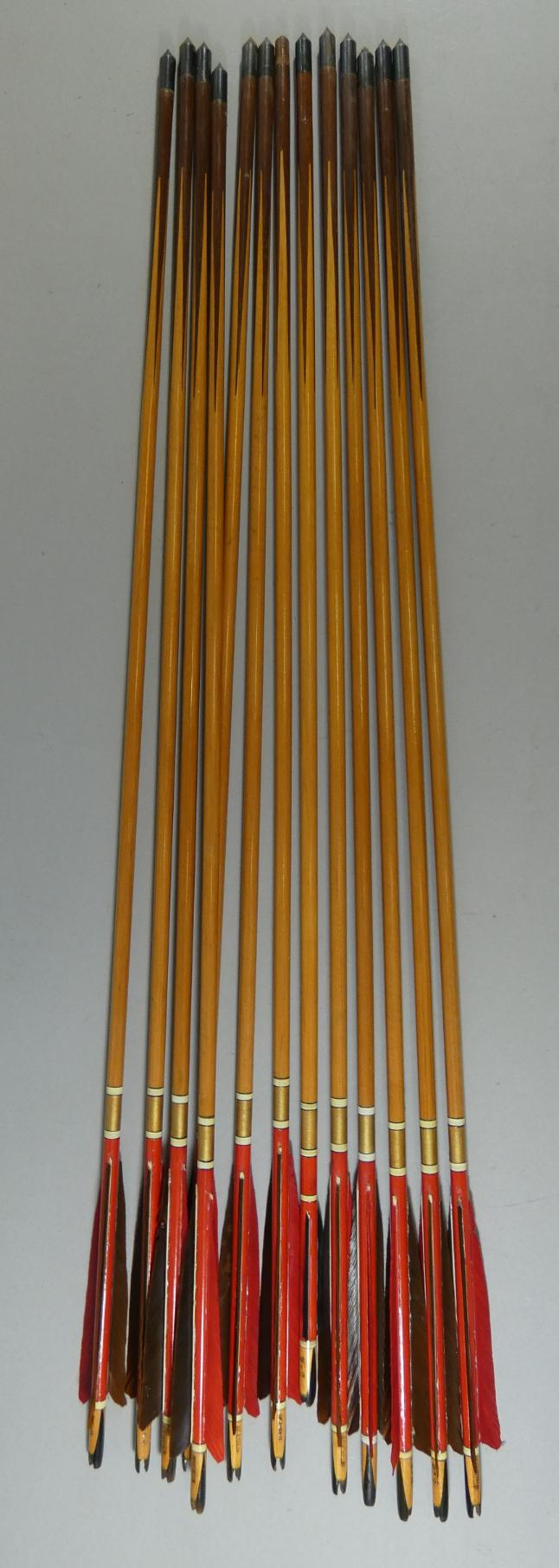 THIRTEEN ARROWS BY EDWARD MCEWEN, 20TH CENTURY AND A LARGE QUANTITY OF TARGET SHOOTING ARROWS