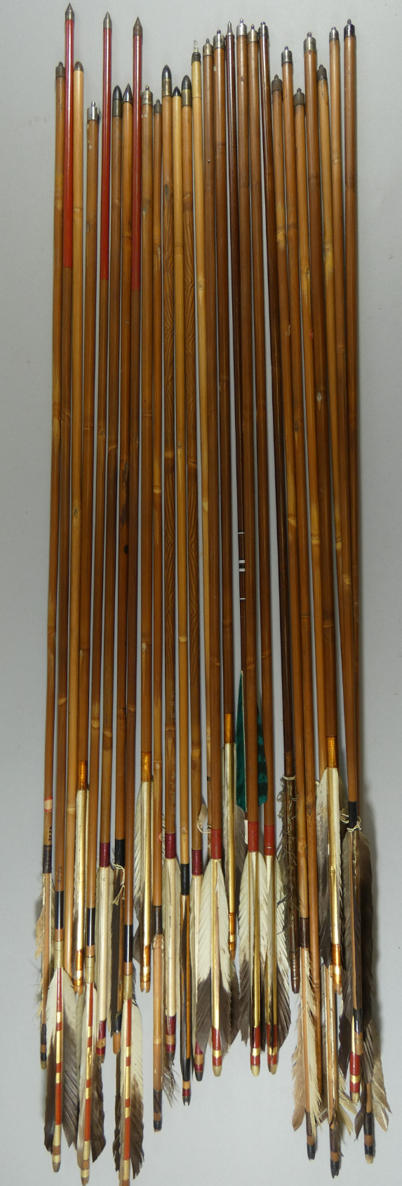 TWENTY-EIGHT JAPANESE TARGET ARROWS, EDO PERIOD, 19TH AND 20TH CENTURIES