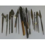 A LARGE COLLECTION OF ARROWHEADS, 18TH/19TH CENTURIES AND LATER