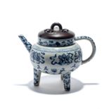 □ A CHINESE BLUE AND WHITE TRIPOD EWER