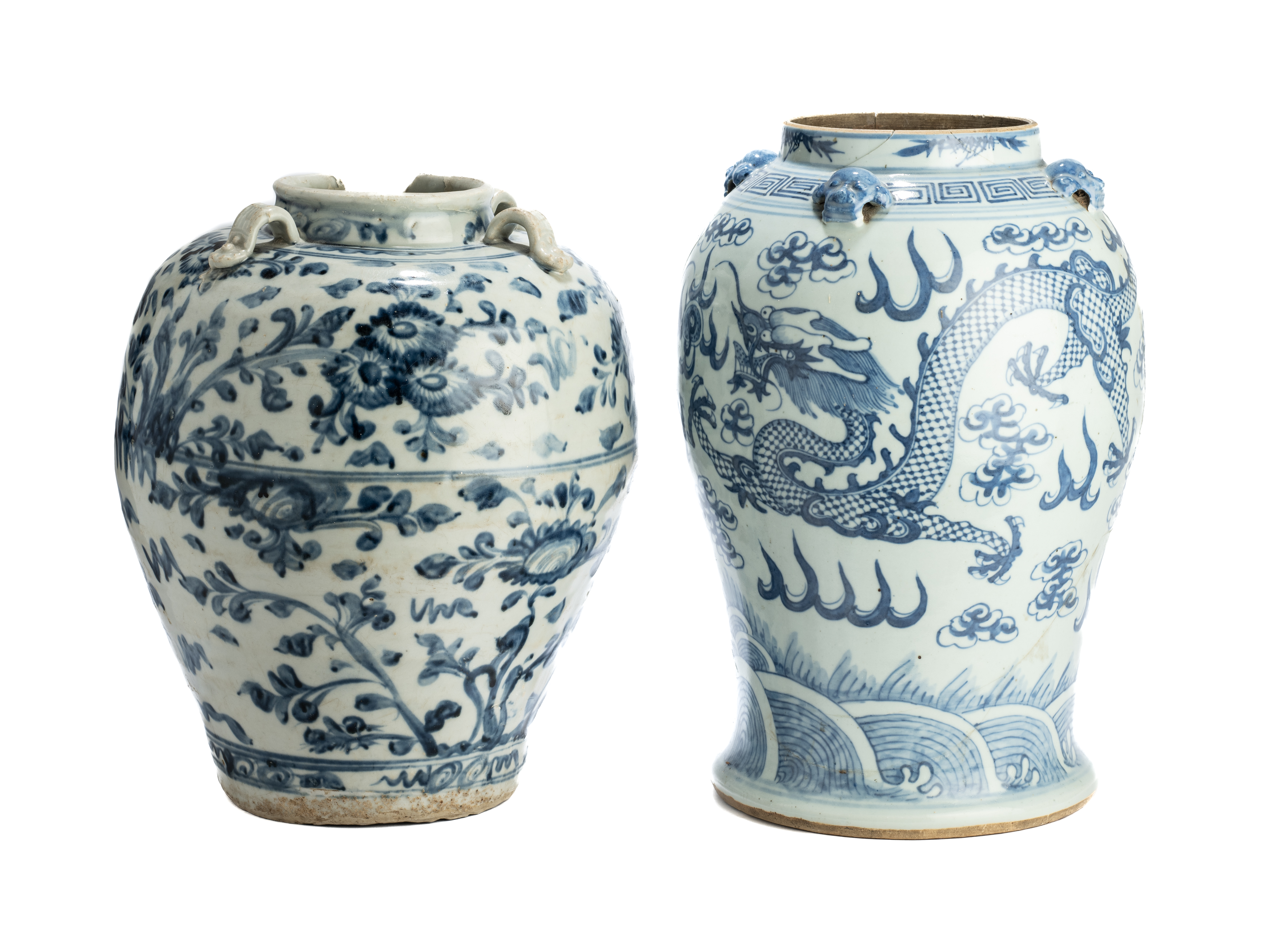 A CHINESE BLUE AND WHITE 'DRAGON' BALUSTER VASE