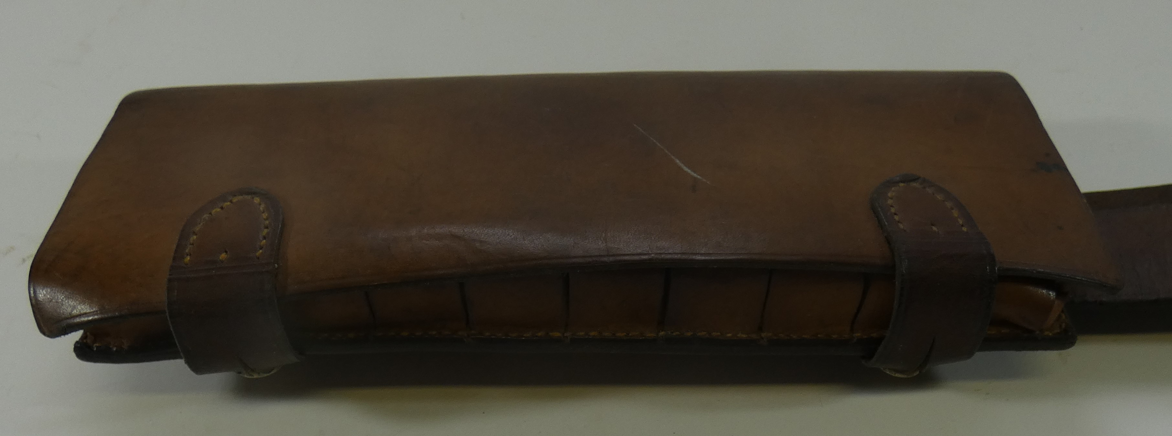 A LEATHER CARTRIDGE POUCH