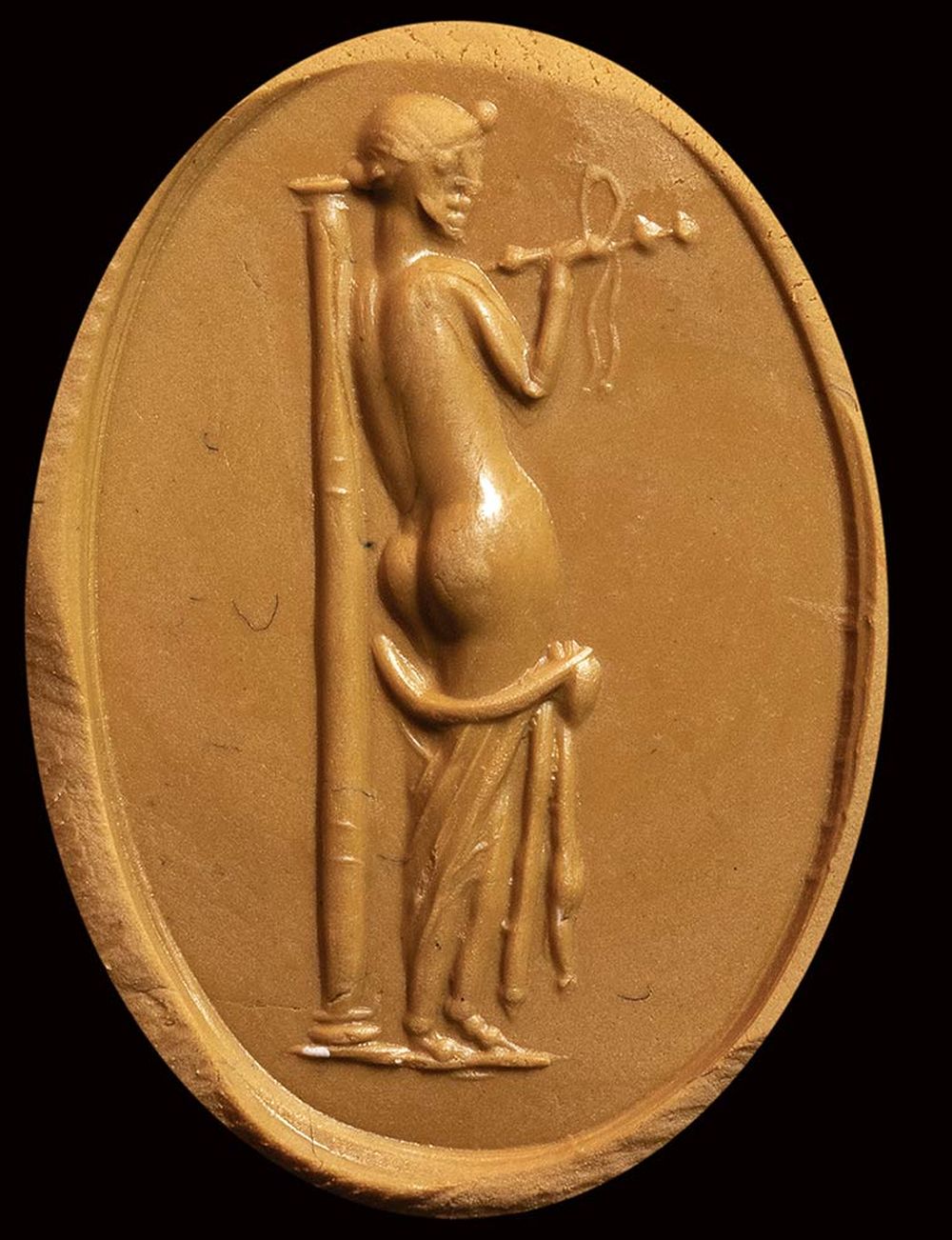 A large roman italic banded agate intaglio. Venus with a column.2nd century B.C. - Image 2 of 5