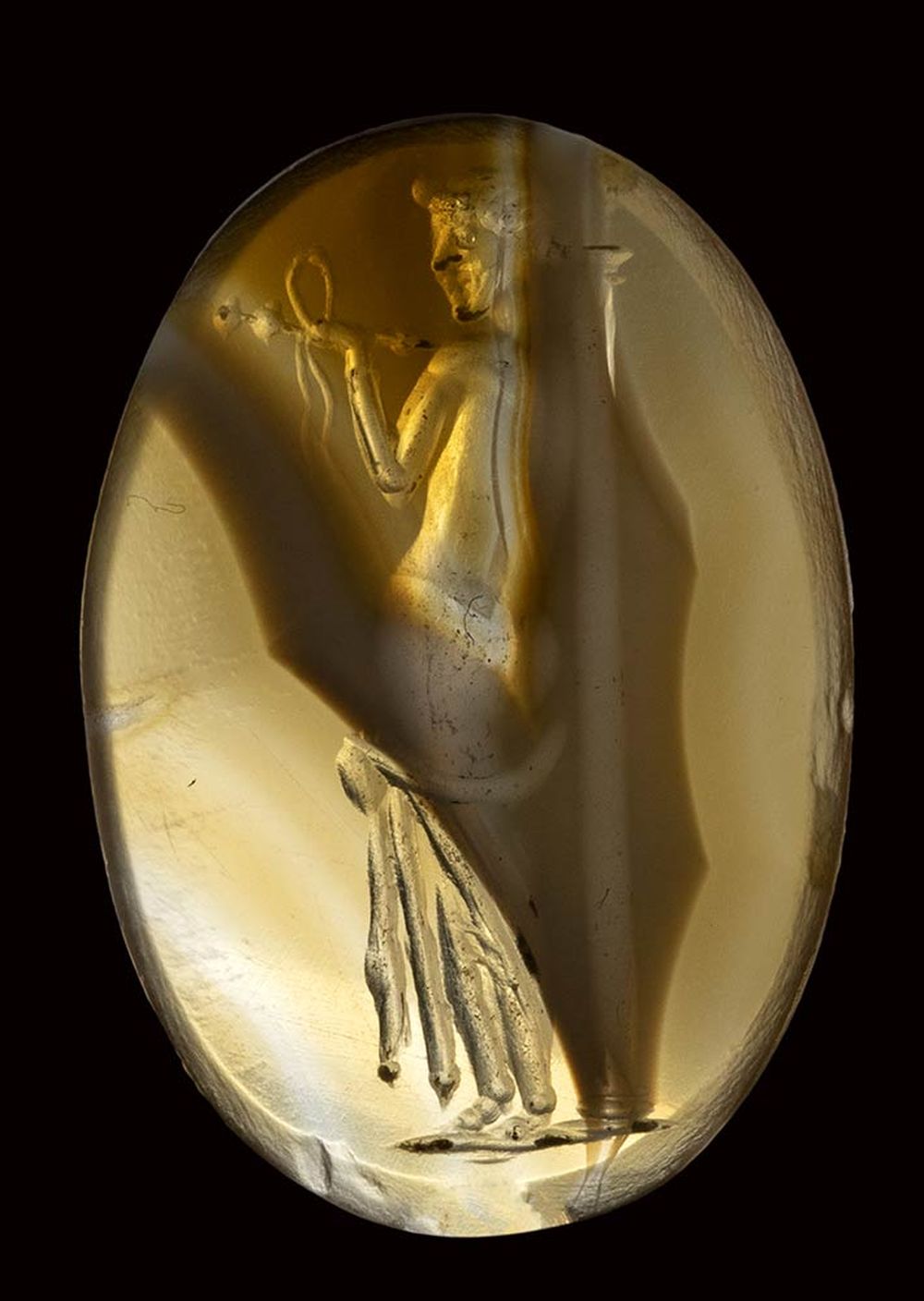 A large roman italic banded agate intaglio. Venus with a column.2nd century B.C. - Image 4 of 5