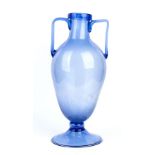 VITTORIO ZECCHIN (Murano, 1878 - 1947): Amphora in blue blown glass, Venice 1925