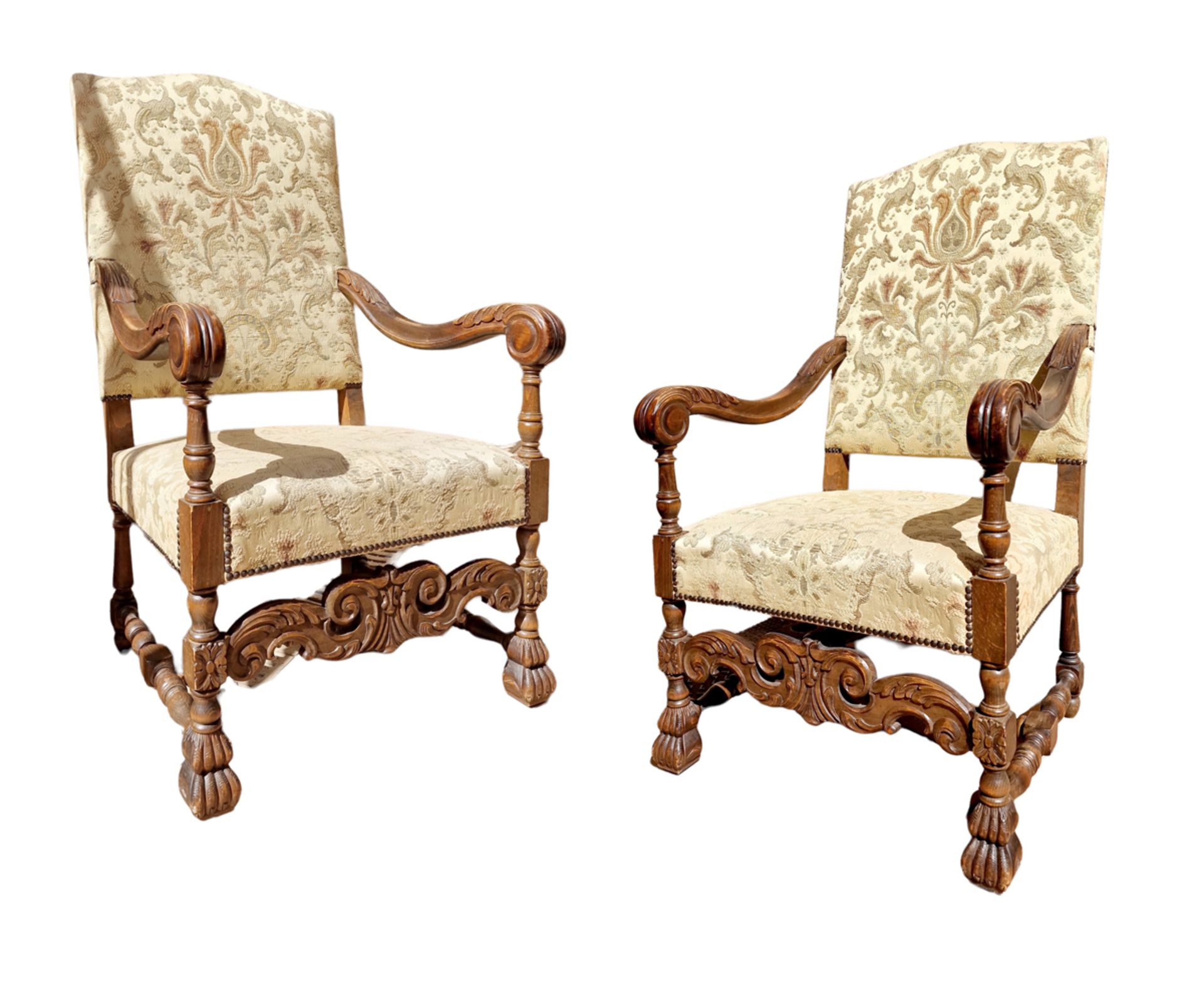 PAIRE DE FAUTEUILS DE STYLE LOUIS XIII