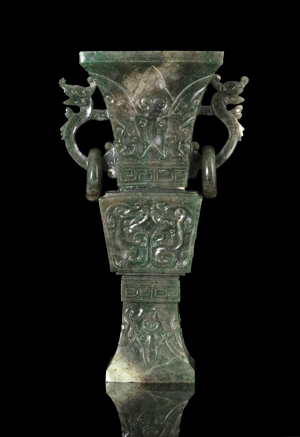 A JADE ARCHAISTIC VESSEL, GU China, 20th century Of archaistic gu shape, with two dragon handles - Image 9 of 10