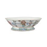 A LARGE FAMILLE ROSE ‘EIGHT DAOIST IMMORTALS’ PORCELAIN OFFERING BOWL / STEM CUP China,