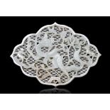 A LARGE MING STYLE TWO LAYER ‘DRAGON’ JADE PLAQUE China, Modern L: 12,3 cm Weight: 86,5 grams