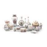 A COLLECTION OF ENGLISH / CONTINENTAL PORCELAINS IN IMITATION OF CHINESE EXPORT WARES,