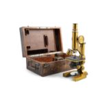 AN E. LEITZ, WETZLAR BRASS CASED MICROSCOPE AND FITTINGS, contained in a mahogany case, the