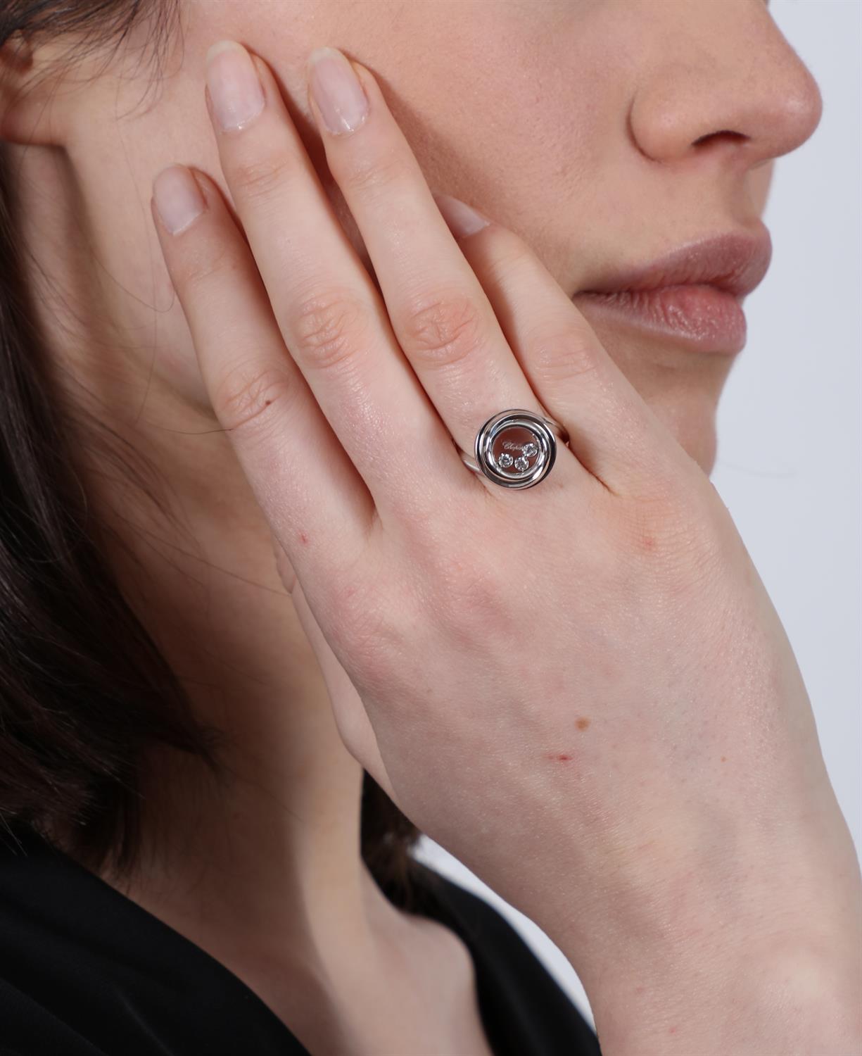 A 'HAPPY EMOTIONS' DIAMOND RING, BY CHOPARD, CIRCA 2019 Designed as a glazed circular plaque - Image 5 of 5