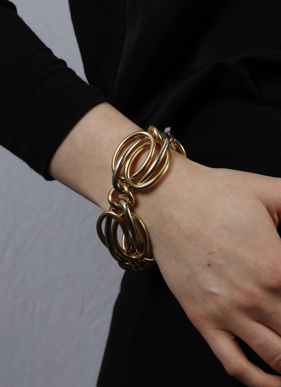 A RETRO GOLD BRACELET, BY CARLO WEINGRILL FOR BULGARI, CIRCA 1950 Designed as a series of - Image 6 of 8