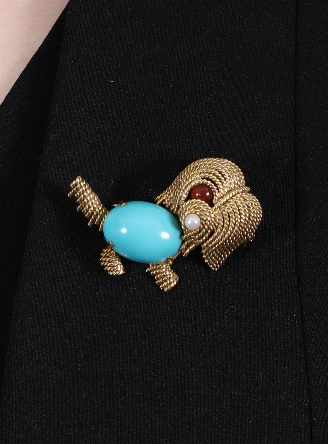 A TURQUOISE, AGATE AND PEARL NOVELTY BROOCH, CIRCA 1960 Modelled as a small dog, - Image 4 of 6