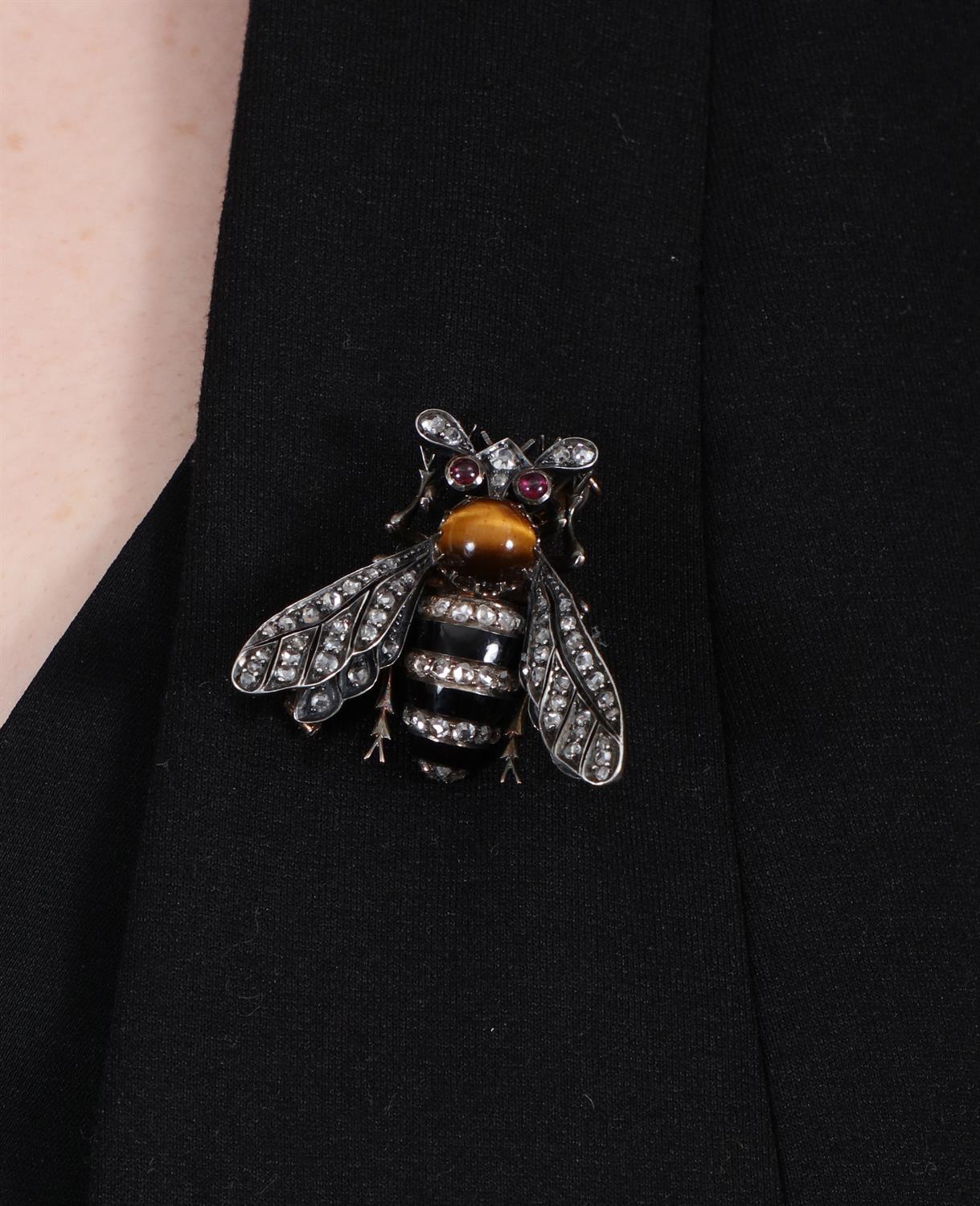 A LATE 19TH CENTURY BUMBLEBEE BROOCH, CIRCA 1880 The thorax formed as a cabochon tiger's eye, - Image 6 of 7
