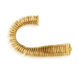 A RETRO GOLD BRACELET, ITALIAN, CIRCA 1950 The highly articulated bracelet with reeded detailing
