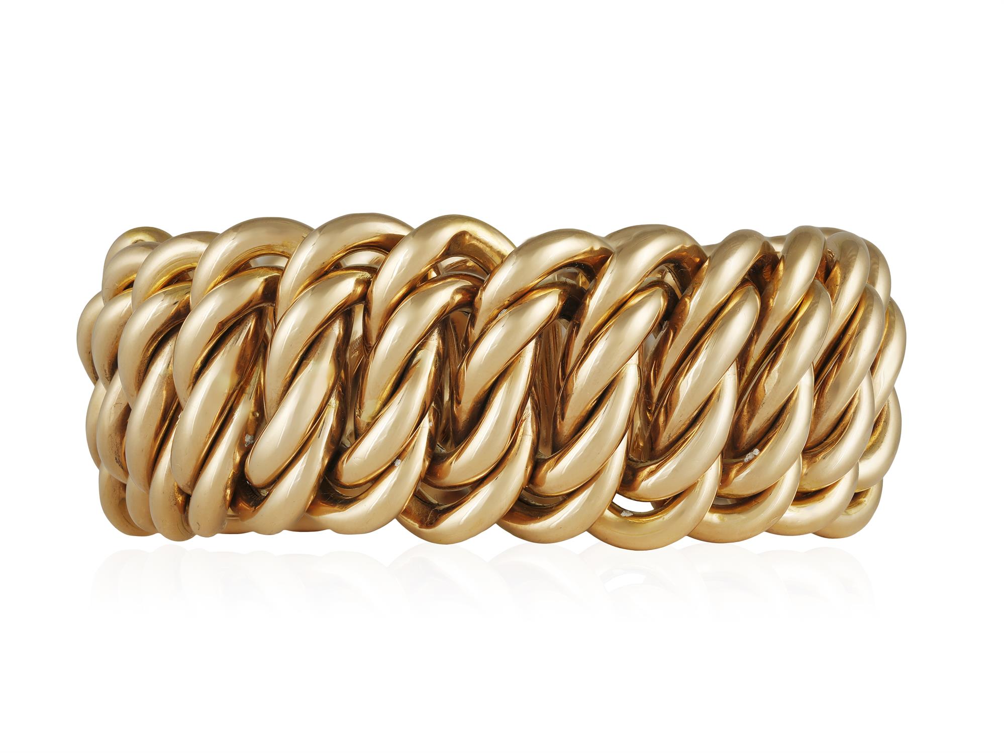 A RETRO GOLD BRACELET, ITALIAN, CIRCA 1940 The large articulated bracelet, of openwork design - Image 2 of 6