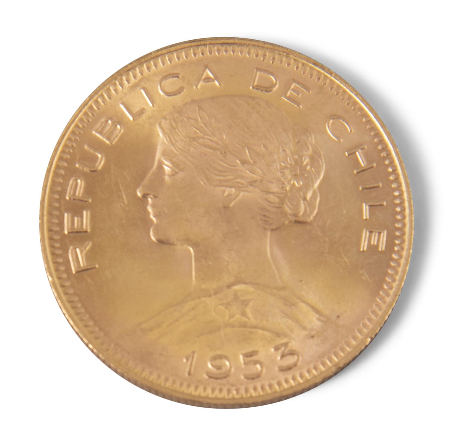 A CHILEAN 100 PESO GOLD COIN, 20.5g dating to 1953 *** PLEASE NOTE DESCRIPTION IN THE
