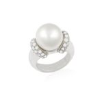A CULTURED PEARL AND DIAMOND COCKTAIL RING, centring a South Sea cultured pearl measuring approx.