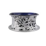 A SILVER DISH RING, London c.1906, mark of Pairpoint Brothers, in Rococo style, with a blue glass