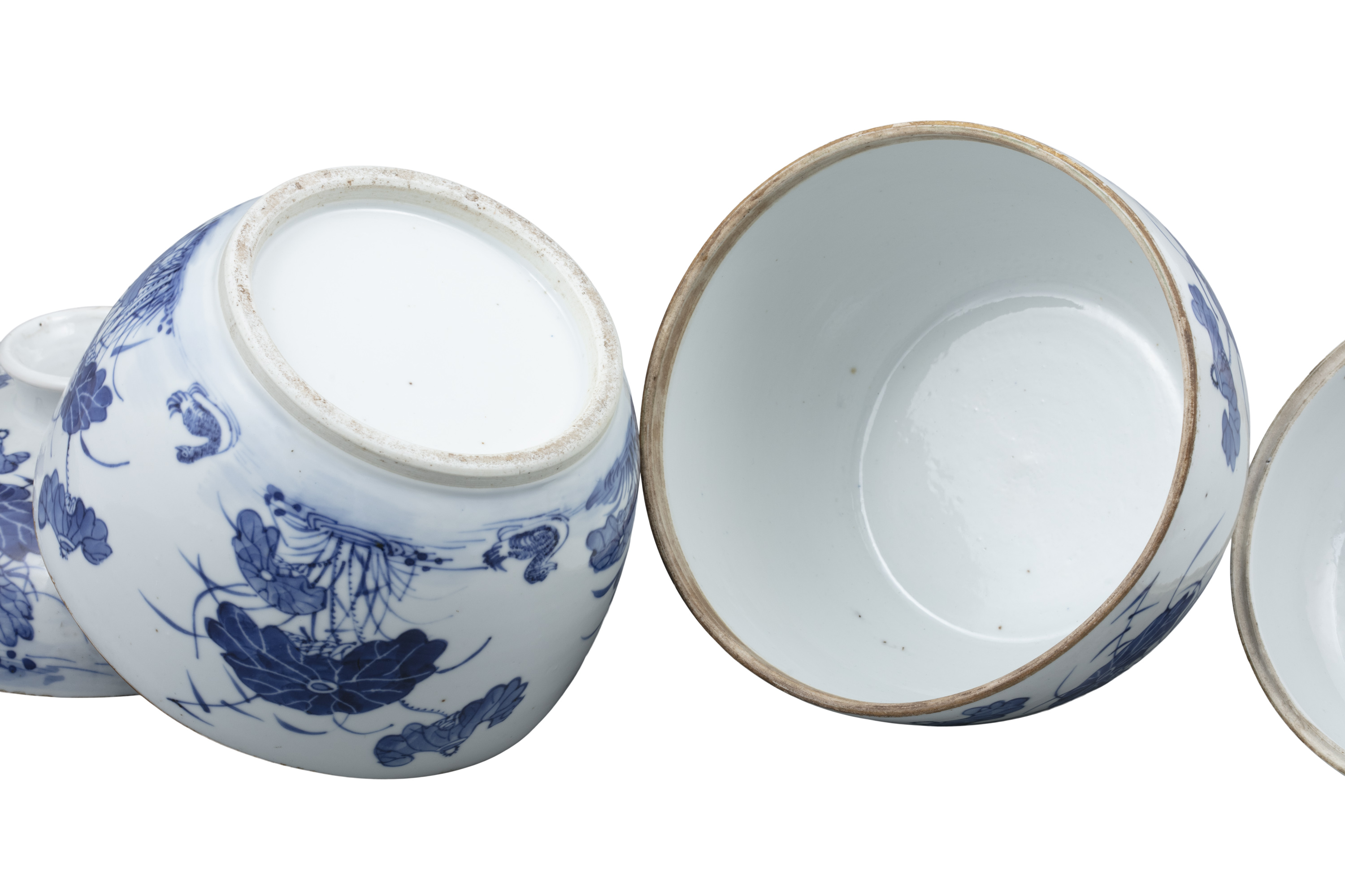 A PAIR OF BLEU DE HUE ‘MANDARIN DUCKS AND LOTUS POND’ PORCELAIN LIDDED POTS VIETNAM, POSSIBLY LATE - Image 11 of 12