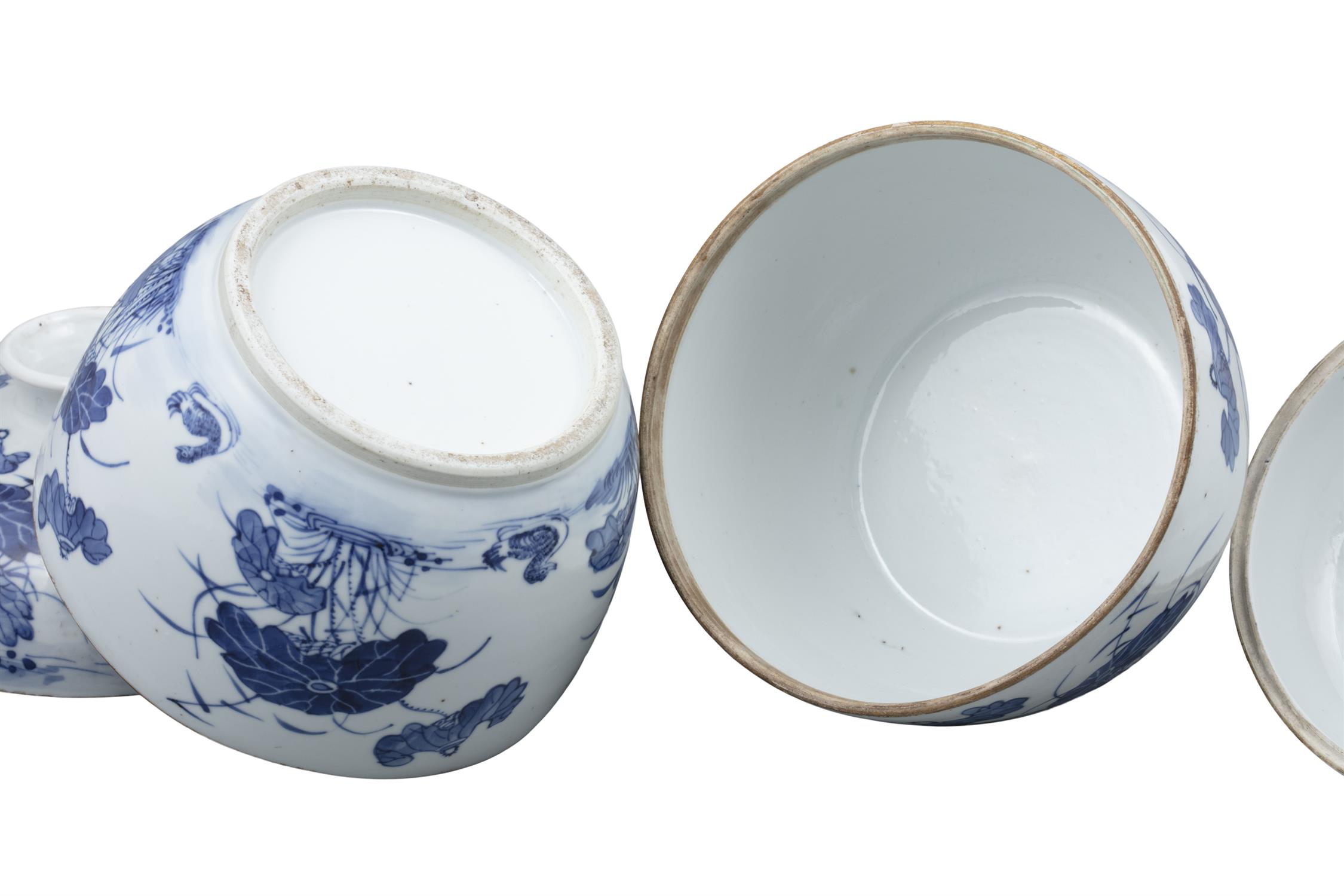 A PAIR OF BLEU DE HUE ‘MANDARIN DUCKS AND LOTUS POND’ PORCELAIN LIDDED POTS VIETNAM, POSSIBLY LATE - Image 8 of 12