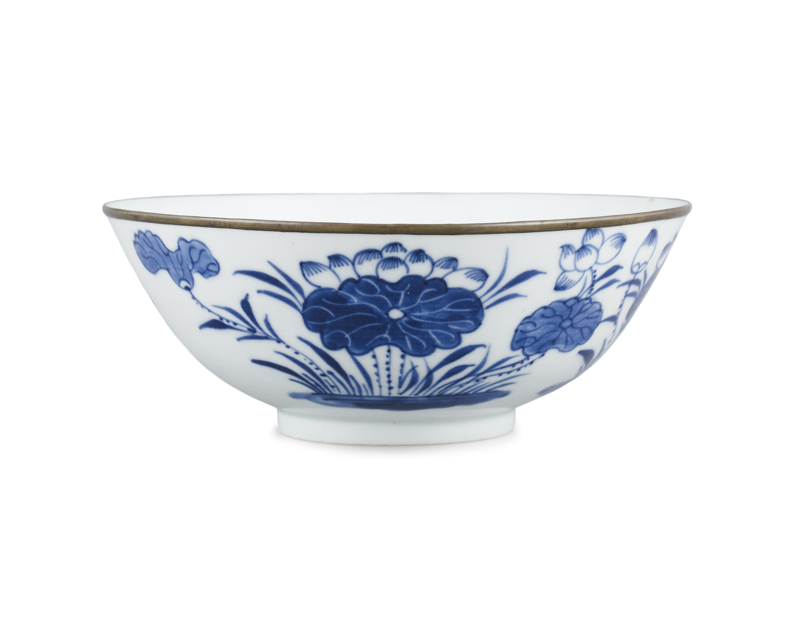 A BLEU DE HUE PORCELAIN BOWL ‘CRAB AND LOTUS POND’ BOWL INSCRIBED WITH THE MARK NGOẠN NGỌC 玩玉 - Image 3 of 18