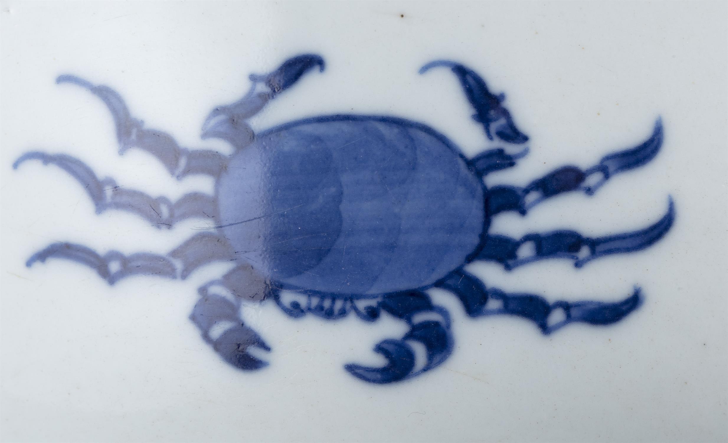A BLEU DE HUE PORCELAIN BOWL ‘CRAB AND LOTUS POND’ BOWL INSCRIBED WITH THE MARK NGOẠN NGỌC 玩玉 - Image 9 of 18
