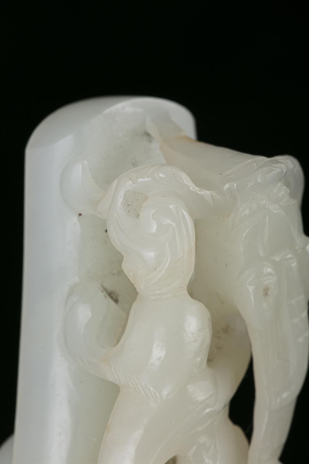 A FRAGMENT OF A WHITE JADE ‘CHI DRAGON’ BELT HOOK / BELT BUCKLE CHINA, QING DYNASTY L: 9,7 cm - Image 5 of 9