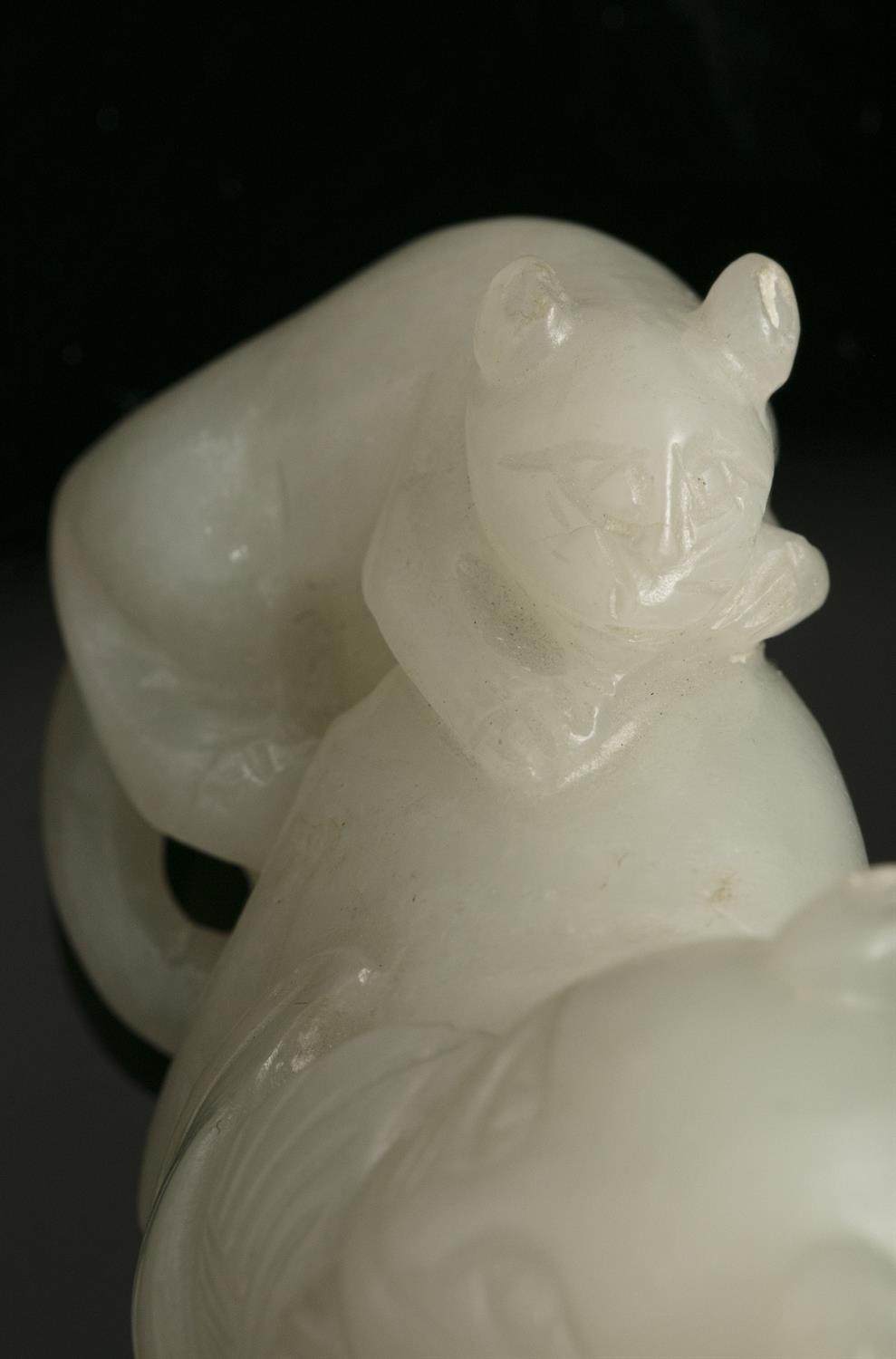 A WHITE JADE GROUP OF TWO CATS WITH A BUTTERFLY 玉耄耋 CHINA, POSSIBLY QING DYNASTY Carved out of an - Image 3 of 20