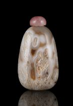 PROPERTIES FROM A FRENCH COLLECTOR OF JADE CARVINGS AND SNUFFBOTTLES A MACARONI AGATE SNUFF BOTTLE
