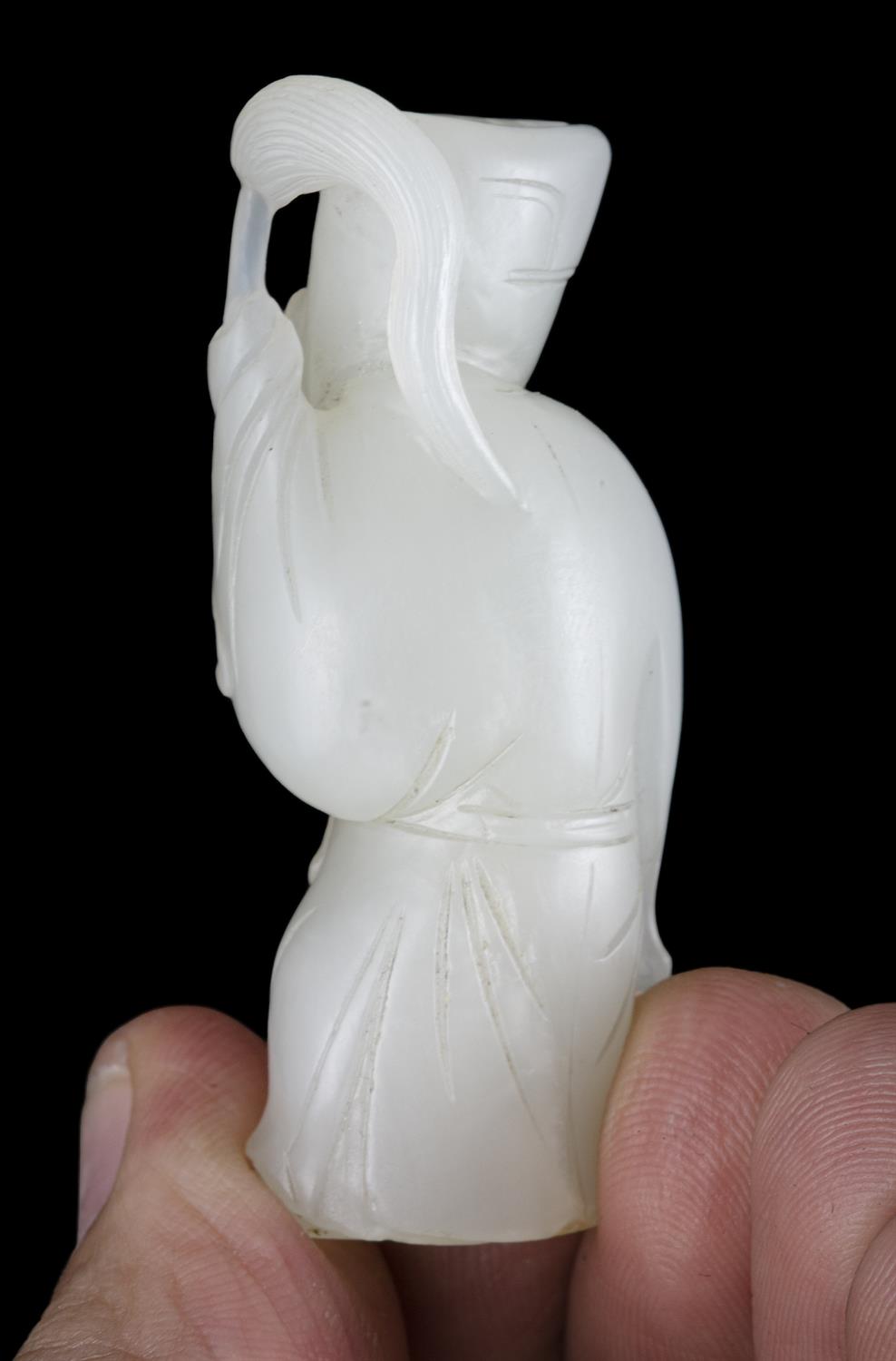 PROPERTIES FROM A NOTED COLLECTION OF JADES AND SNUFFBOTTLES *AN IMPORTANT AND RARE WHITE JADE - Image 3 of 7