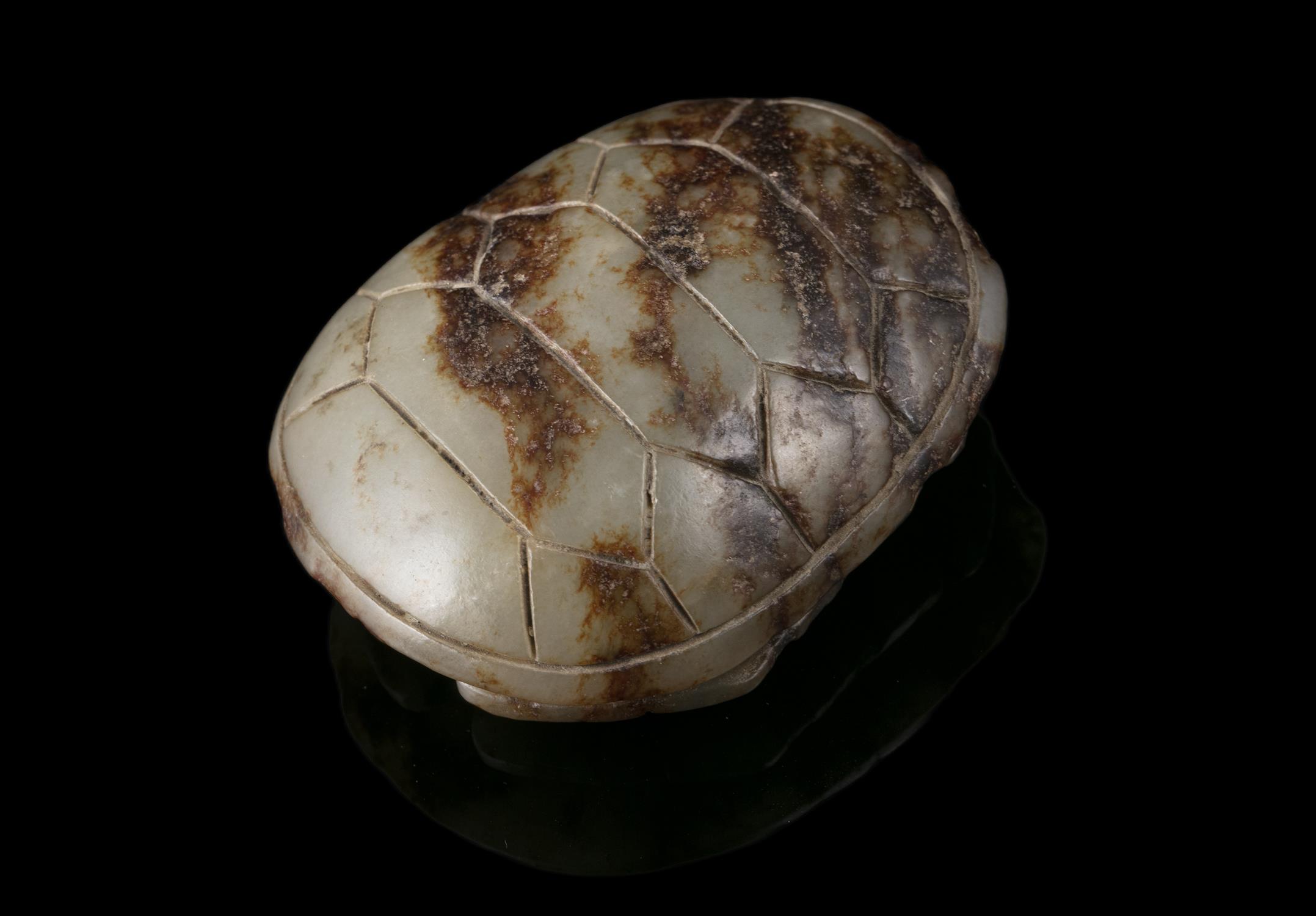 A RARE TORTOISE SHELL / TURTLE SHAPED JADE TOGGLE CHINA, MAYBE SONG DYNASTY (960-1279) OR LATER L: - Image 2 of 8