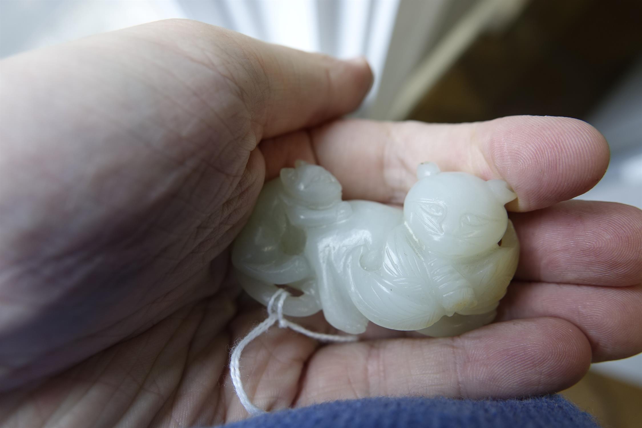 A WHITE JADE GROUP OF TWO CATS WITH A BUTTERFLY 玉耄耋 CHINA, POSSIBLY QING DYNASTY Carved out of an - Image 20 of 20