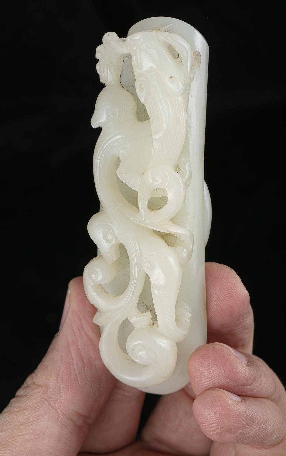 A FRAGMENT OF A WHITE JADE ‘CHI DRAGON’ BELT HOOK / BELT BUCKLE CHINA, QING DYNASTY L: 9,7 cm - Image 6 of 9