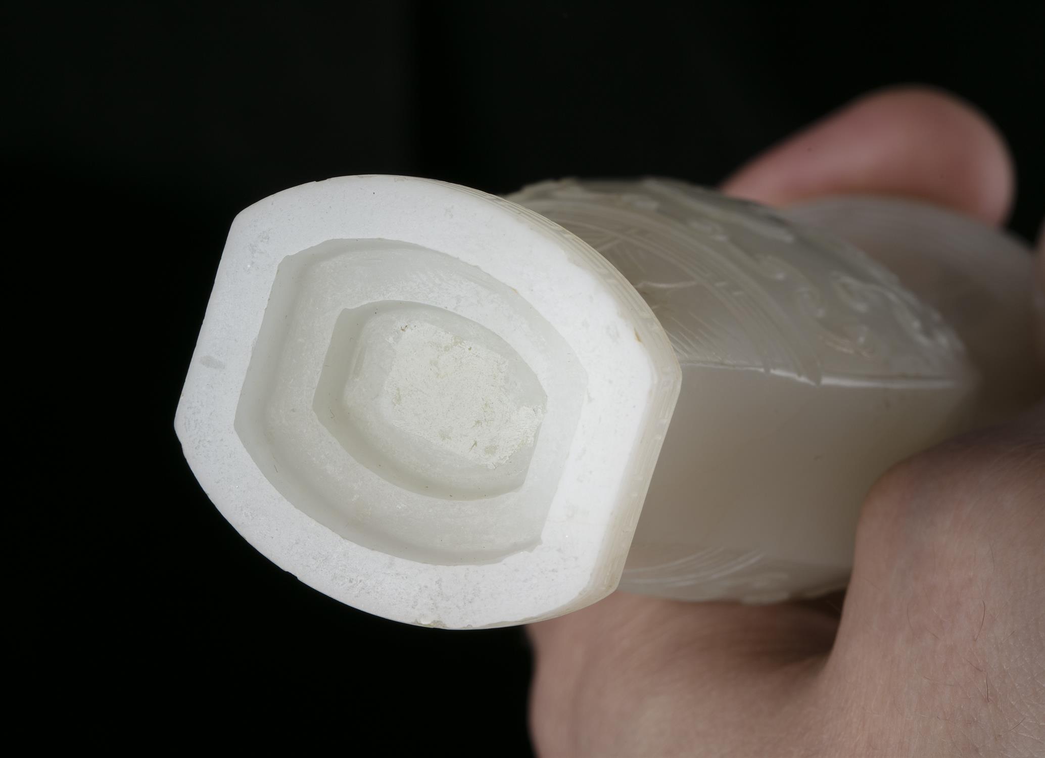 A WHITE JADE ‘TAOTIE MASK’ JOYSTICK HOLDER OF ARCHAISTIC GU SHAPE CHINA, QING DYNASTY Of - Image 8 of 9