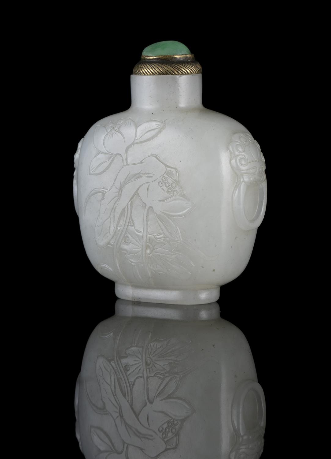 PROPERTIES FROM A FRENCH COLLECTOR OF JADE CARVINGS AND SNUFFBOTTLES A WHITE JADE ‘LOTUS POND’ SNUFF