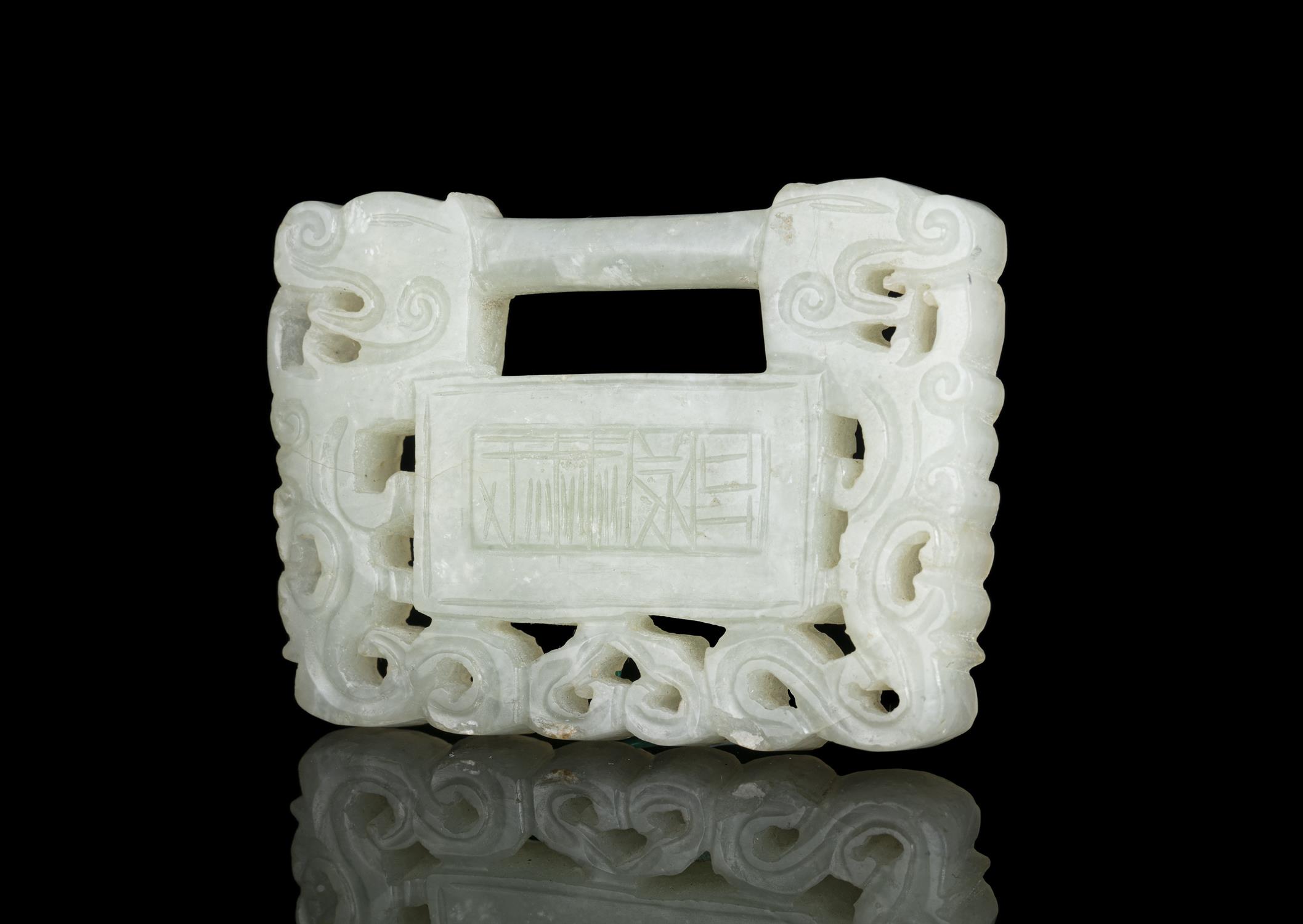 A JADE ‘KUI DRAGONS AND LOTUS’ PADLOCK / PLAQUE / PENDANT CHINA, QING DYNASTY Of rectangular - Image 2 of 6