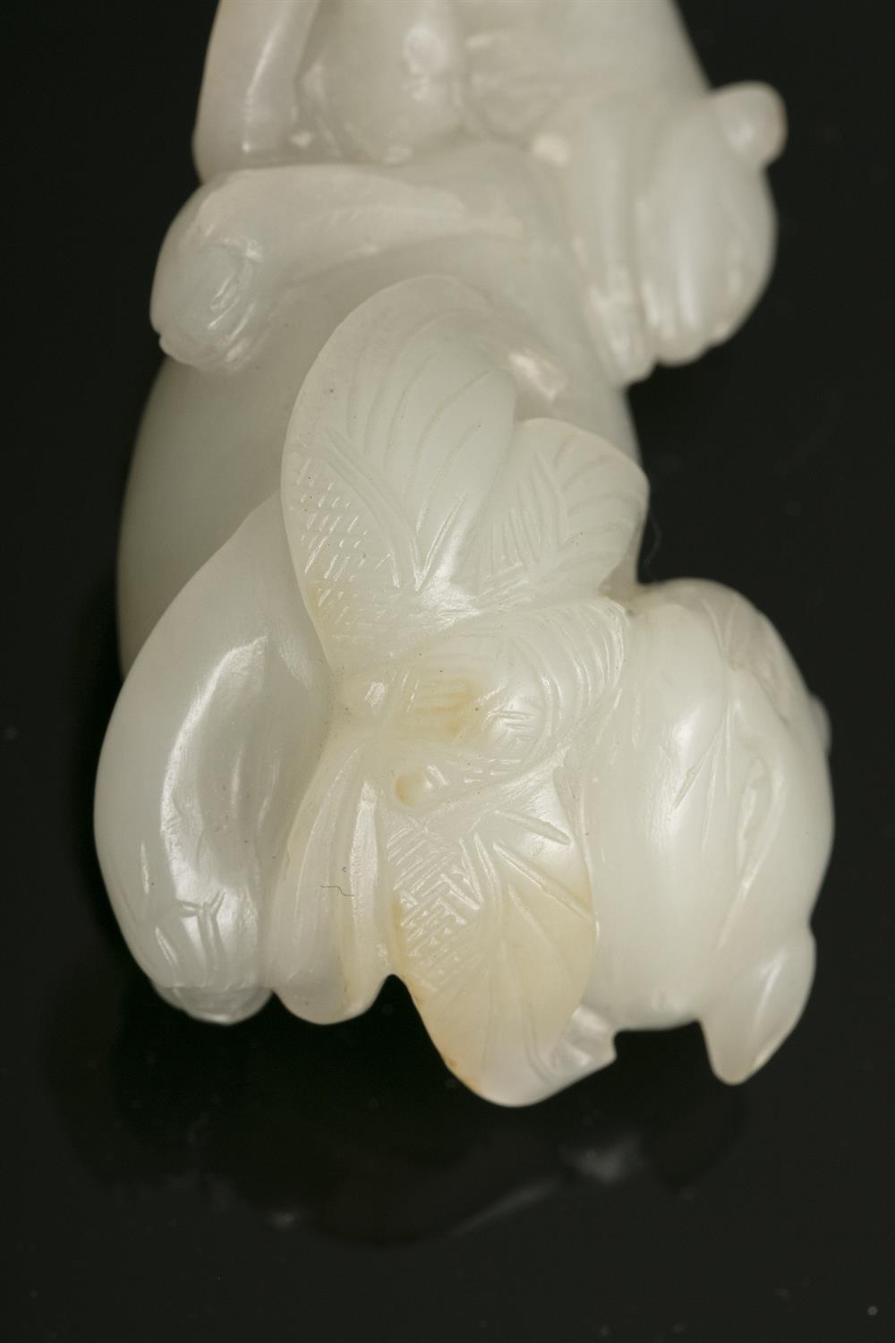 A WHITE JADE GROUP OF TWO CATS WITH A BUTTERFLY 玉耄耋 CHINA, POSSIBLY QING DYNASTY Carved out of an - Image 4 of 20