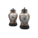 A PAIR OF CAPUCIN-ENAMELED PORCELAIN JARS CHINA, QING DYNASTY It rests on a flat unglazed foot and