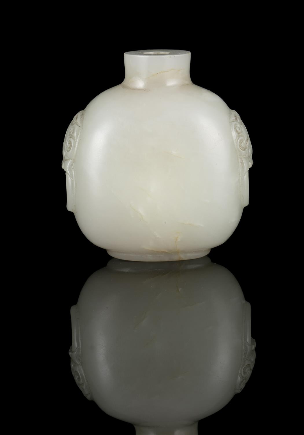 A JADE SNUFF BOTTLE CHINA, LATE QING DYNASTY Resting on a short ring foot, with a flattened egg- - Image 2 of 6