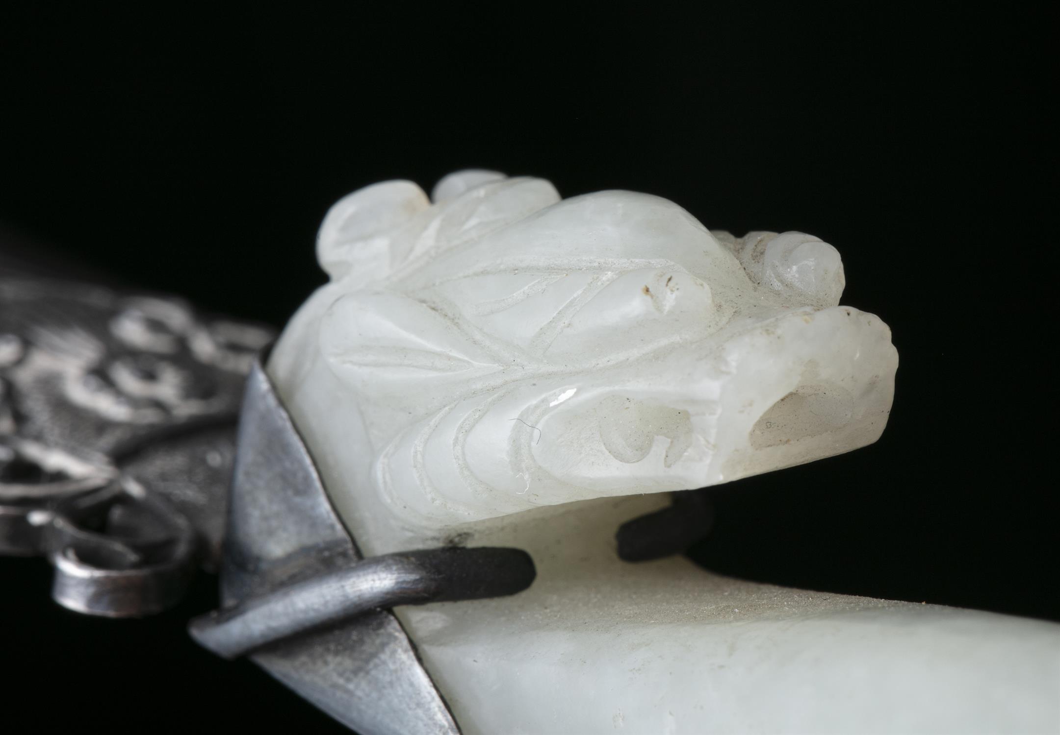 A SILVER LETTER OPENER WITH A JADE HANDLE THE SILVER BLADE: EUROPE, CIRCA 1900 THE JADE: CHINA, LATE - Image 2 of 5
