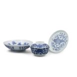 A GROUP OF THREE (3) BLUE AND WHITE PORCELAIN PIECES INCL. ONE BLEU DE HUE LIDDED BOWL CHINA AND