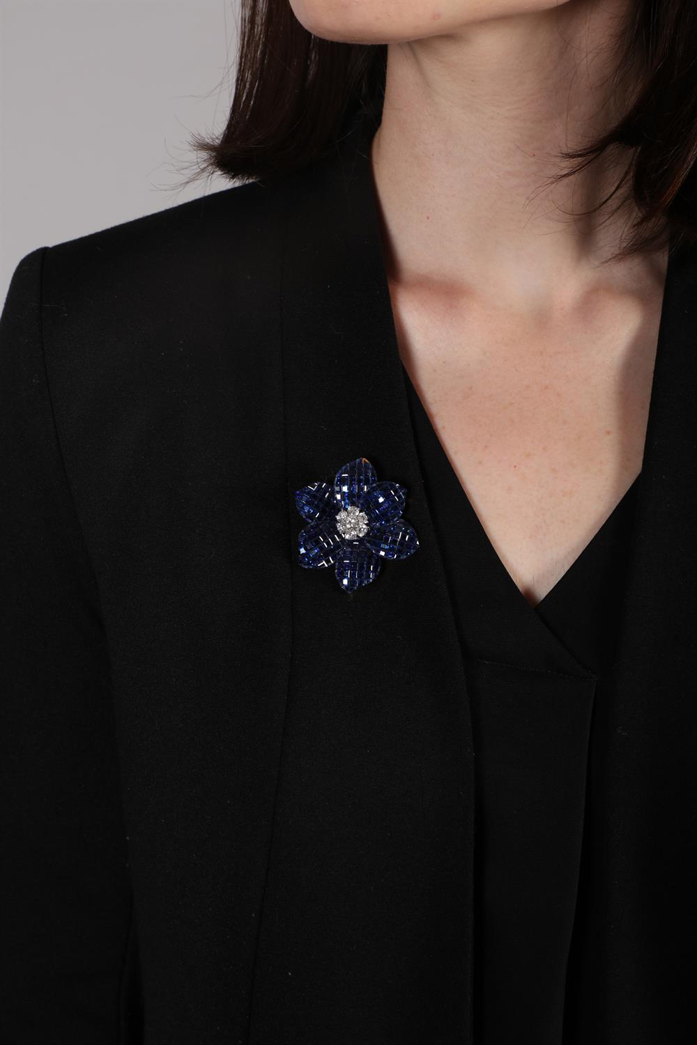 A RARE & COLLECTIBLE MYSTERY-SET SAPPHIRE AND DIAMOND FLOWER BROOCH, BY VAN CLEEF & ARPELS The - Image 8 of 14